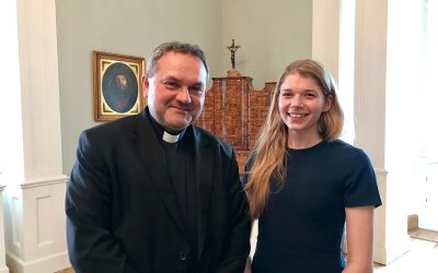 Miért választaná egy püspök, egy szerzetes, egy színész vagy egy vlogger a főiskolát?