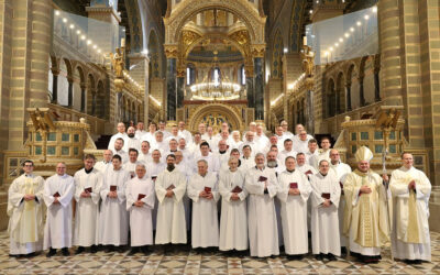 52 lektort avatott Felföldi László püspök a Pécsi Egyházmegye szolgálatára